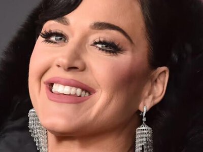 Кеті Перрі демонструє розкішну фігуру в мінісукні на тлі судової війни з ветераном-інвалідом