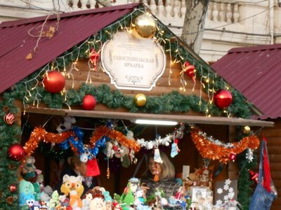 Новорічні свята в Криму: символіка Z і V, корпоративи та «психологічне розвантаження» на тлі «зростаючої напруги»