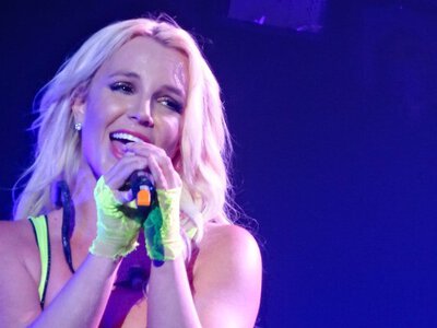  Брітні Спірс обмірковує втечу до Британії