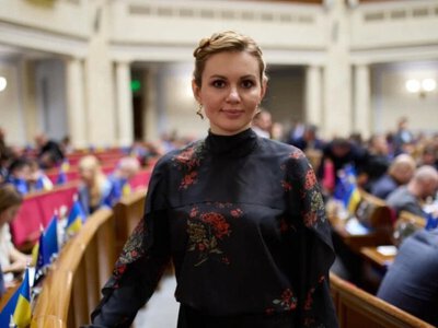 Підозра нардепці Скороход та нові контракти для військових. Головне за день