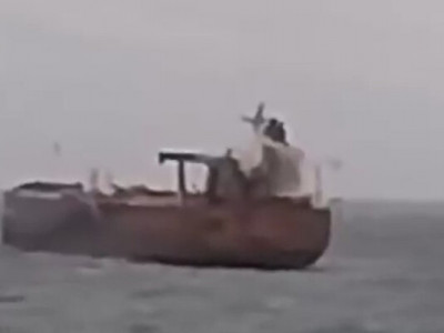 Танкер російського тіньового флоту, пошкоджений Україною, сів на мілину біля Болгарії