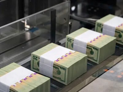 В Україні пояснили, які доларові купюри можуть не приймати при обміні