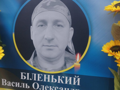 У центрі Тального встановили нові банери з полеглими воїнами