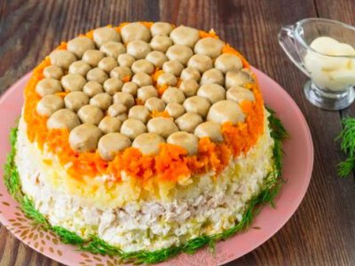 Найкраща страва на зимові свята: той самий рецепт салату Грибна галявина