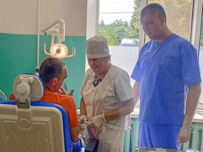 Як 82-річна лікарка з прифронтового Глухова рятує від зубного болю військових і всіх потребуючих