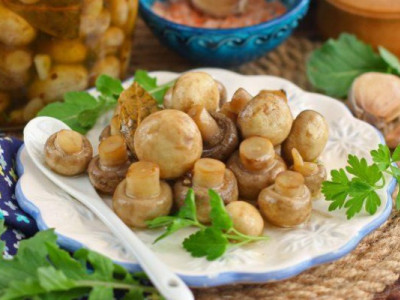 Смачні мариновані печериці: рецепти апетитної закуски для салатів, гарнірів та перших страв