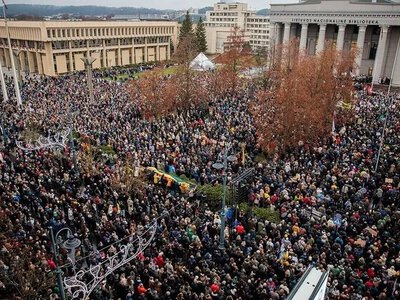У Вільнюсі відбулася масова акція на захист свободи ЗМІ та проти змін у законі про LRT