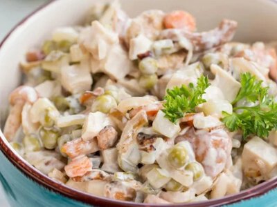 Салат, який зникає зі столу: грибний дует з печінкою має свою загадку