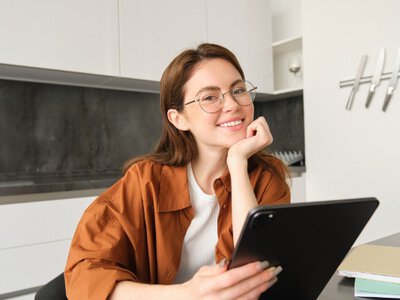 Де знайти роботу з житлом за кордоном? На що варто звернути увагу