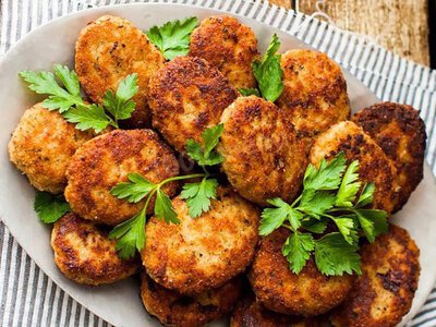 Фарш + кефір = магія: улюблений рецепт повітряних котлет розкрито