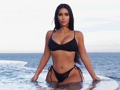 Зваблива і мокра: Кім Кардашян в бікіні показала розкішні форми