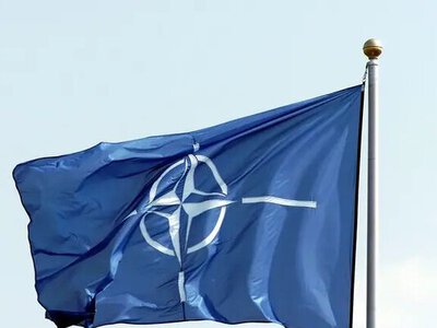 Чиновник НАТО відповів, чи скоротилися поставки зброї в Україну — Reuters