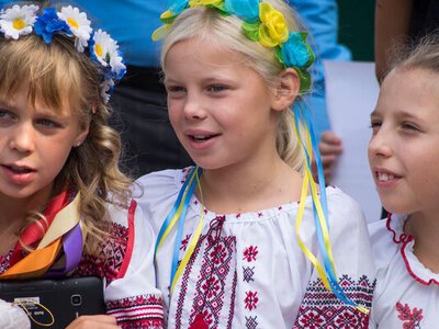 Російська як друга офіційна в певних регіонах і школах: скільки українців згодні на таке