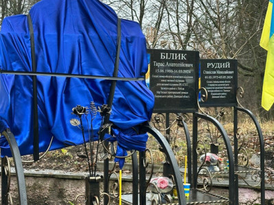 Назбирали грошей на меморіал воїну: у селі на Чернігівщині встановили пам’ятний знак загиблому захиснику (Фото)