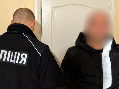 Сп’янілий гість вдарив кілька разів ножем господаря будинку під час сварки