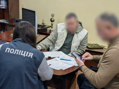 Посадовців міської ради на Хмельниччині та підрядників підозрюють у розкраданні 2,4 млн грн