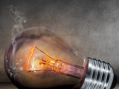 Росія знову атакує енергетику України: деякі області екстрено знеструмили