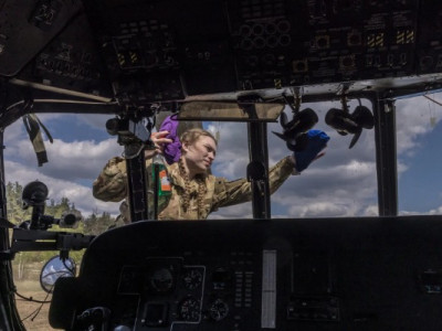 Світлина української вертолітниці увійшла до топ-100 найважливіших фото року