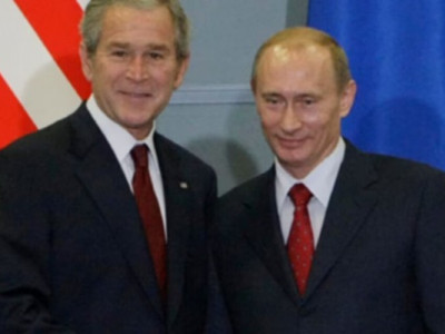 Путін у 2001 році просив Буша прийняти росію до НАТО та погрожував конфліктом через Україну