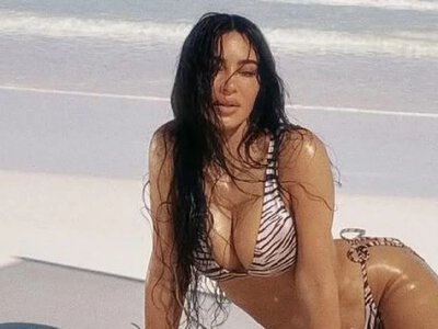 Кім Кардашян в бікіні продемонструвала розкішну фігуру