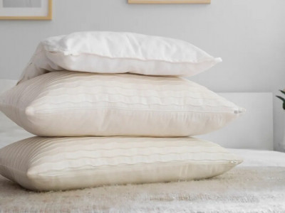 Чому подушки жовтіють і як відновити їхню білизну в домашніх умовах за копійки 