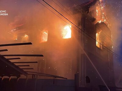 Численні пожежі та руйнування: перші фото наслідків російської атаки на Київ