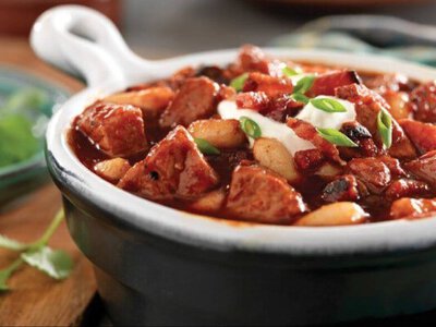 Смачне печене з картоплею, квасолею та м'ясом