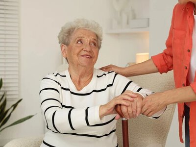 З січня зарплати соціальних працівників зростуть у 2,5 раза