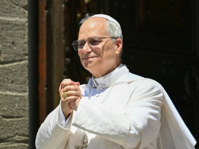 Папа Римський відправив Україні три гуманітарні вантажівки зі 100 000 порціями супу