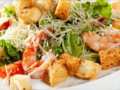 Забудьте про Олів'є та Шубу: рецепт святкового салату, який стане родзинкою на столі