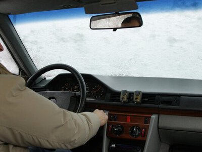Як запобігти замерзанню лобового скла з середини авто
