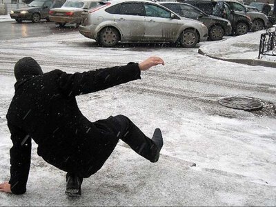 Ожеледиця і хуртовина. Водіїв попередили про небезпеку на дорогах