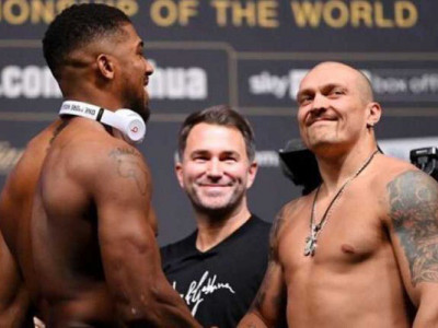 Усик відреагував на смертельну ДТП за участі Джошуа