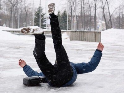 Як уникнути травм, коли надворі слизько 