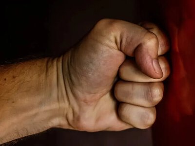 Кожне четверте звернення — від чоловіків: в Україні ламається стереотип про домашнє насильство 