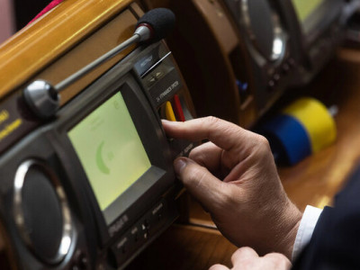 П'ятьом депутатам, підозрюваним в отриманні хабарів за голосування, обрали запобіжні заходи