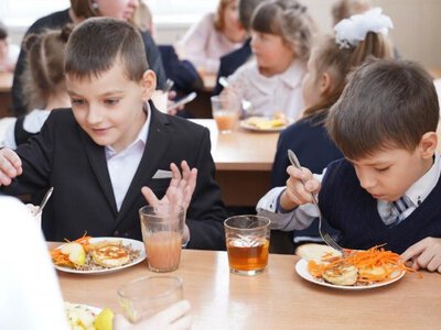 Українські школярі матимуть безкоштовне харчування: деталі