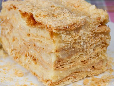 Цей рецепт визнано найпростішим: як приготувати торт Наполеон на сковороді