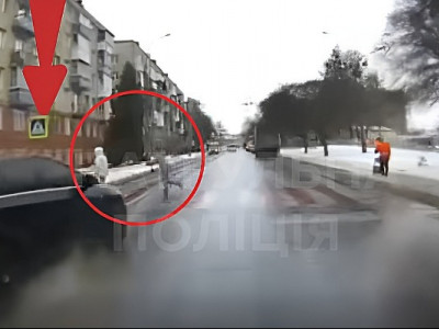 Небезпечний обгін біля «зебри»: у Хмельницькому оштрафували водійку