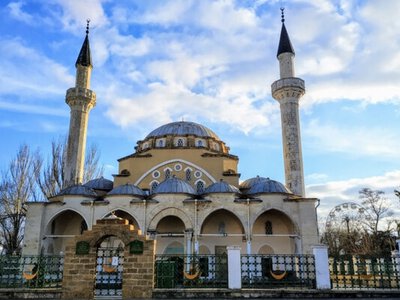 У Євпаторії після візиту поліції тимчасово закрили мечеть Джума-Джамі