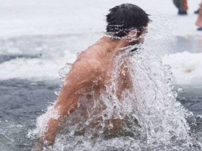 Як правильно купатися на Водохреще
