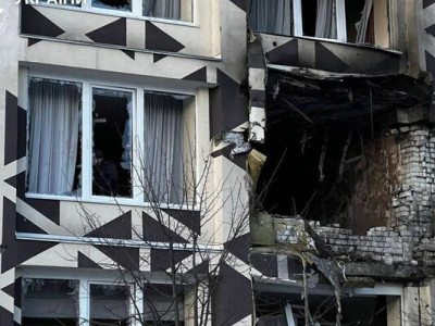 Клініка на Оболоні перетворилась на згарище: що залишилось після удару РФ