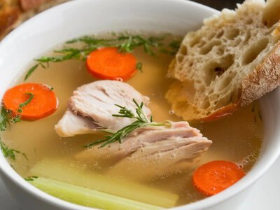 Як приготувати прозорий та наваристий курячий бульйон - інгредієнти та рецепт