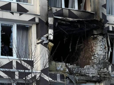 Який вигляд має клініка на Оболоні в Києві після атаки РФ (фото)