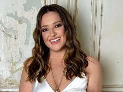 Мороз не злякав: українська співачка занурилася в ополонку на Водохреще