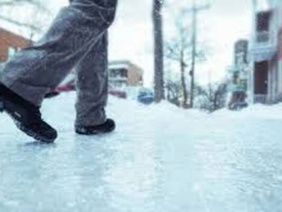 Мороз і ожеледиця: як уникнути переломів та як діяти, якщо все ж травмувалися