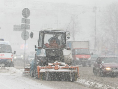 Україну засипає снігом: що відбувається на державних дорогах