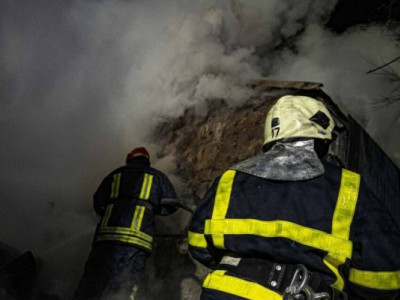 На Київщині після атаки, з підвалу, що горів, деблокували сім’ю