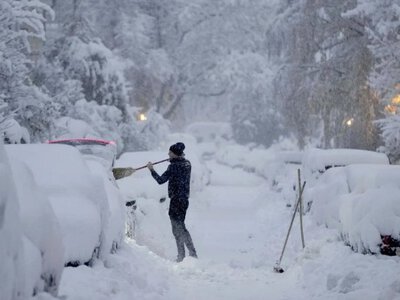 Україну паралізувала негода та ожеледиця: яка ситуація на дорогах
