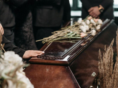 Пенсія у зв’язку з втратою годувальника у 2026 році: які суми отримають українці